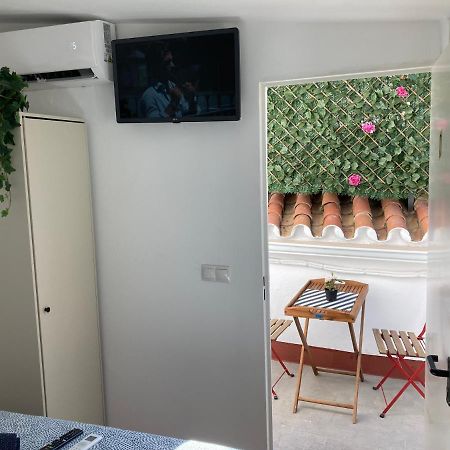 Malaguena Salerosa "Apartamento - Estudio Con Terraza" En Casa Tipica De 1 A 4 Dormitorios Malaga Ngoại thất bức ảnh