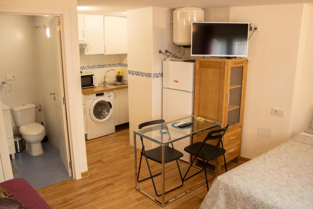 Malaguena Salerosa "Apartamento - Estudio Con Terraza" En Casa Tipica De 1 A 4 Dormitorios Malaga Ngoại thất bức ảnh
