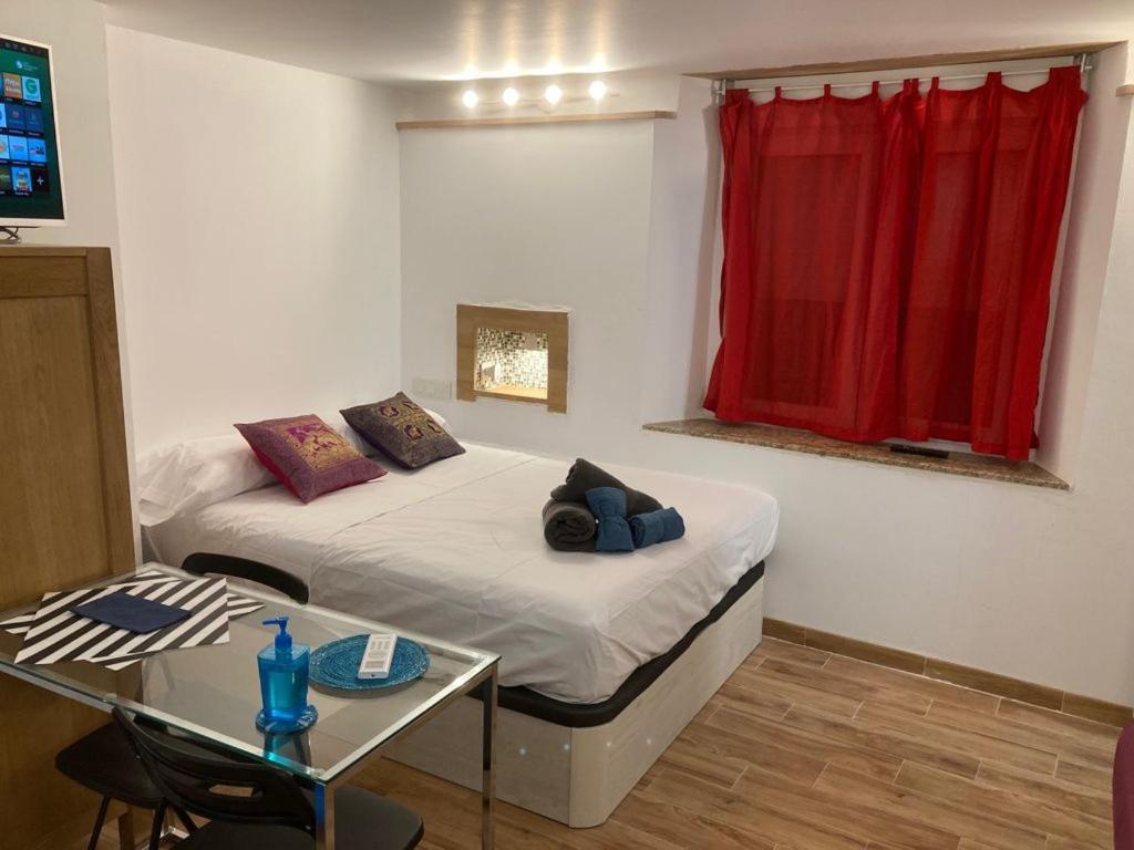 Malaguena Salerosa "Apartamento - Estudio Con Terraza" En Casa Tipica De 1 A 4 Dormitorios Malaga Ngoại thất bức ảnh
