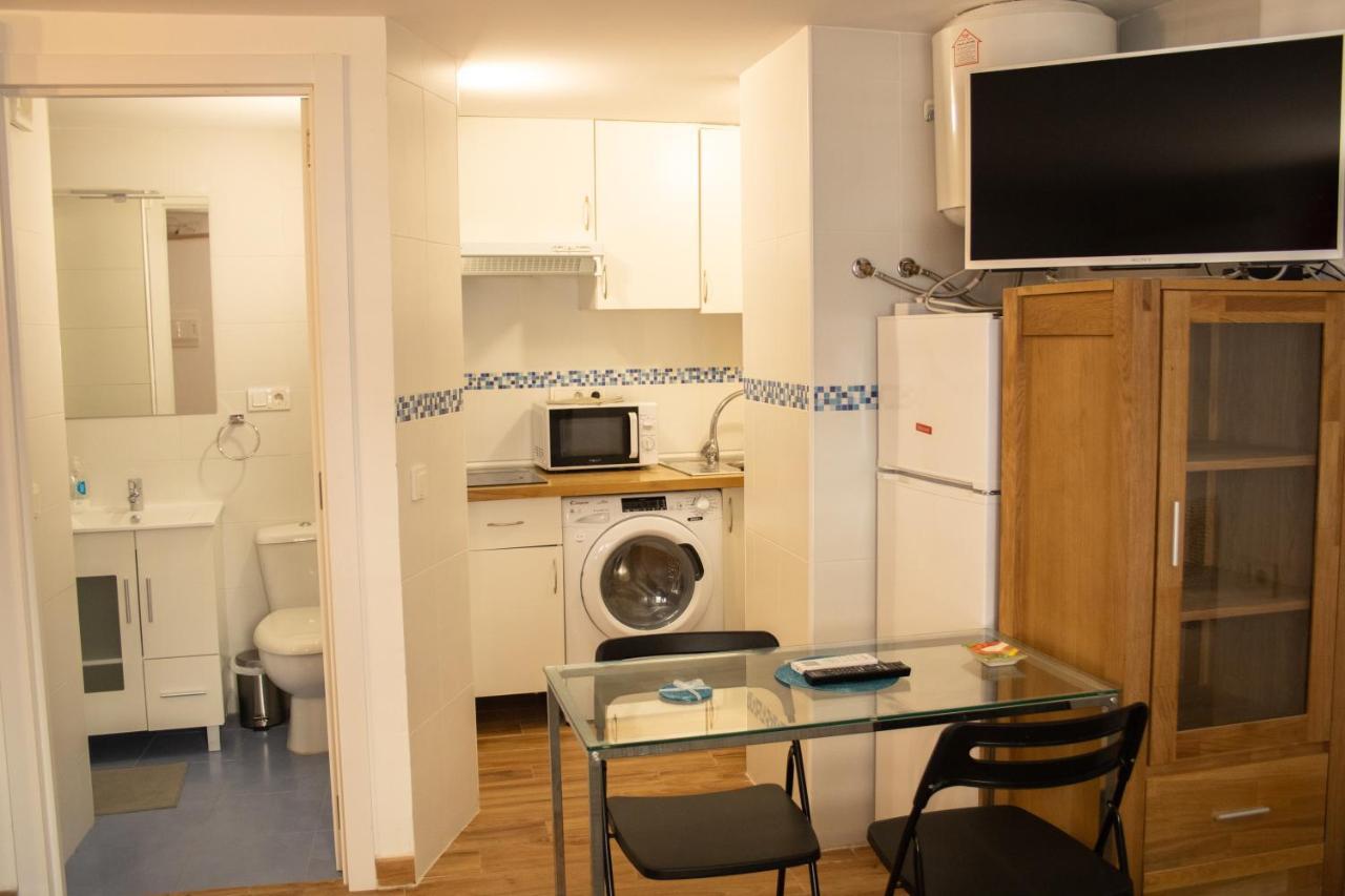 Malaguena Salerosa "Apartamento - Estudio Con Terraza" En Casa Tipica De 1 A 4 Dormitorios Malaga Ngoại thất bức ảnh