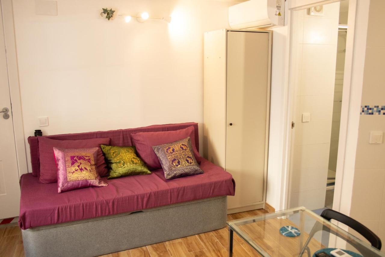 Malaguena Salerosa "Apartamento - Estudio Con Terraza" En Casa Tipica De 1 A 4 Dormitorios Malaga Ngoại thất bức ảnh