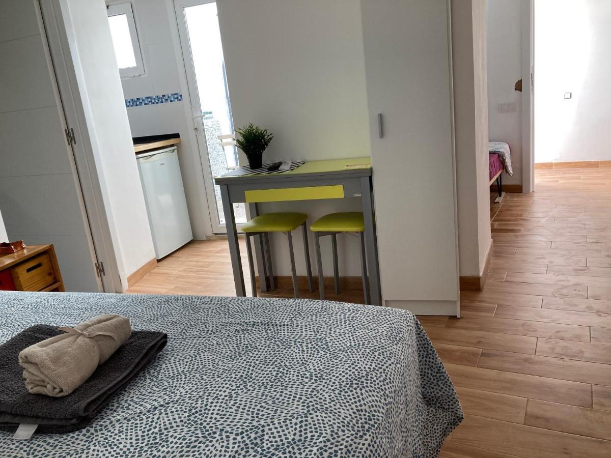 Malaguena Salerosa "Apartamento - Estudio Con Terraza" En Casa Tipica De 1 A 4 Dormitorios Malaga Ngoại thất bức ảnh