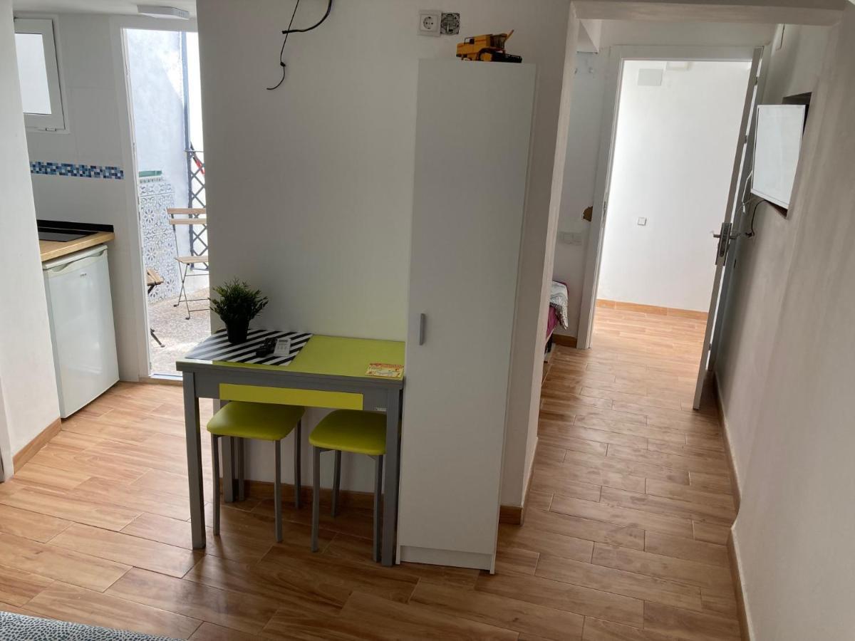 Malaguena Salerosa "Apartamento - Estudio Con Terraza" En Casa Tipica De 1 A 4 Dormitorios Malaga Ngoại thất bức ảnh