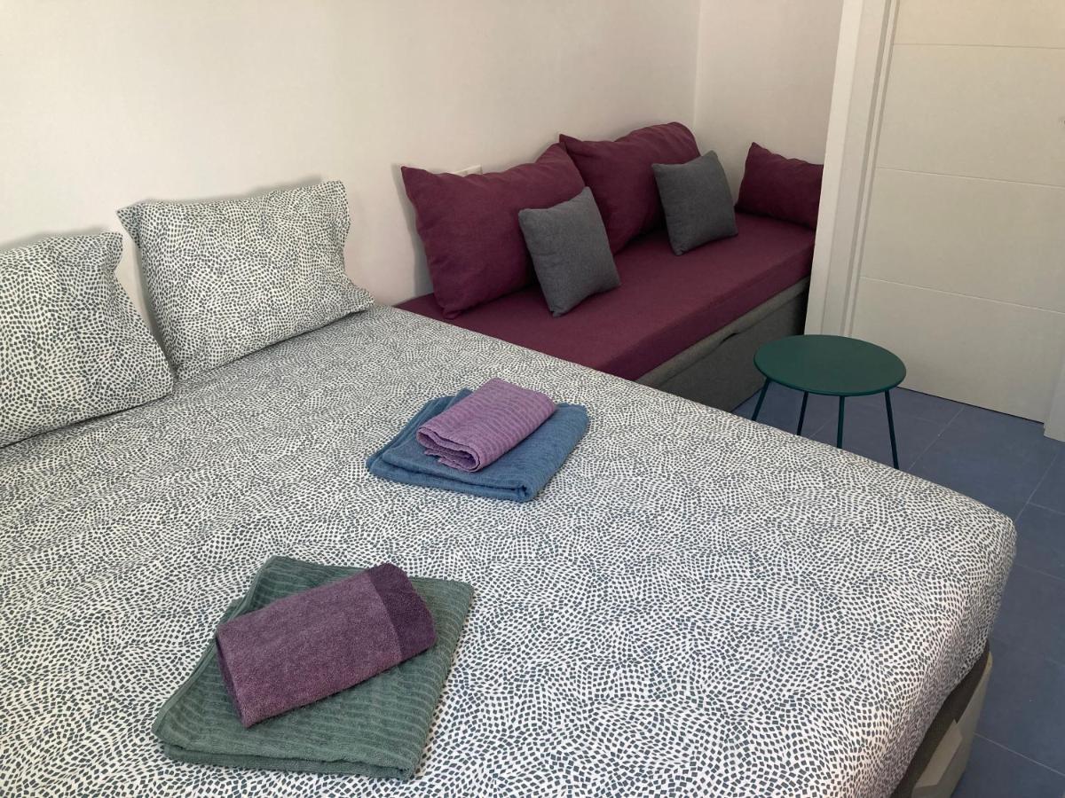 Malaguena Salerosa "Apartamento - Estudio Con Terraza" En Casa Tipica De 1 A 4 Dormitorios Malaga Ngoại thất bức ảnh