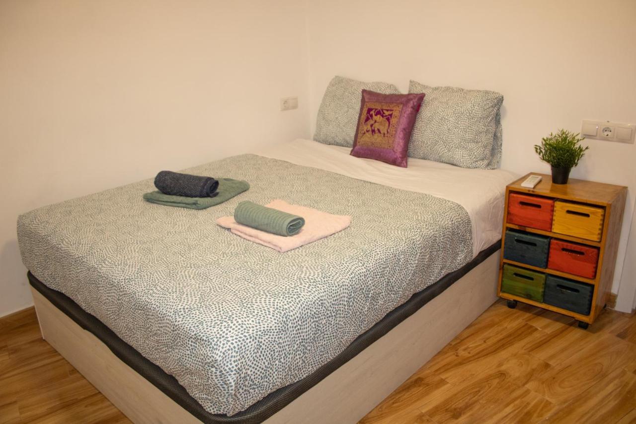 Malaguena Salerosa "Apartamento - Estudio Con Terraza" En Casa Tipica De 1 A 4 Dormitorios Malaga Ngoại thất bức ảnh
