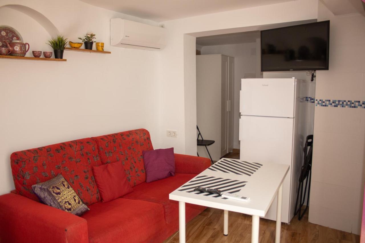 Malaguena Salerosa "Apartamento - Estudio Con Terraza" En Casa Tipica De 1 A 4 Dormitorios Malaga Ngoại thất bức ảnh