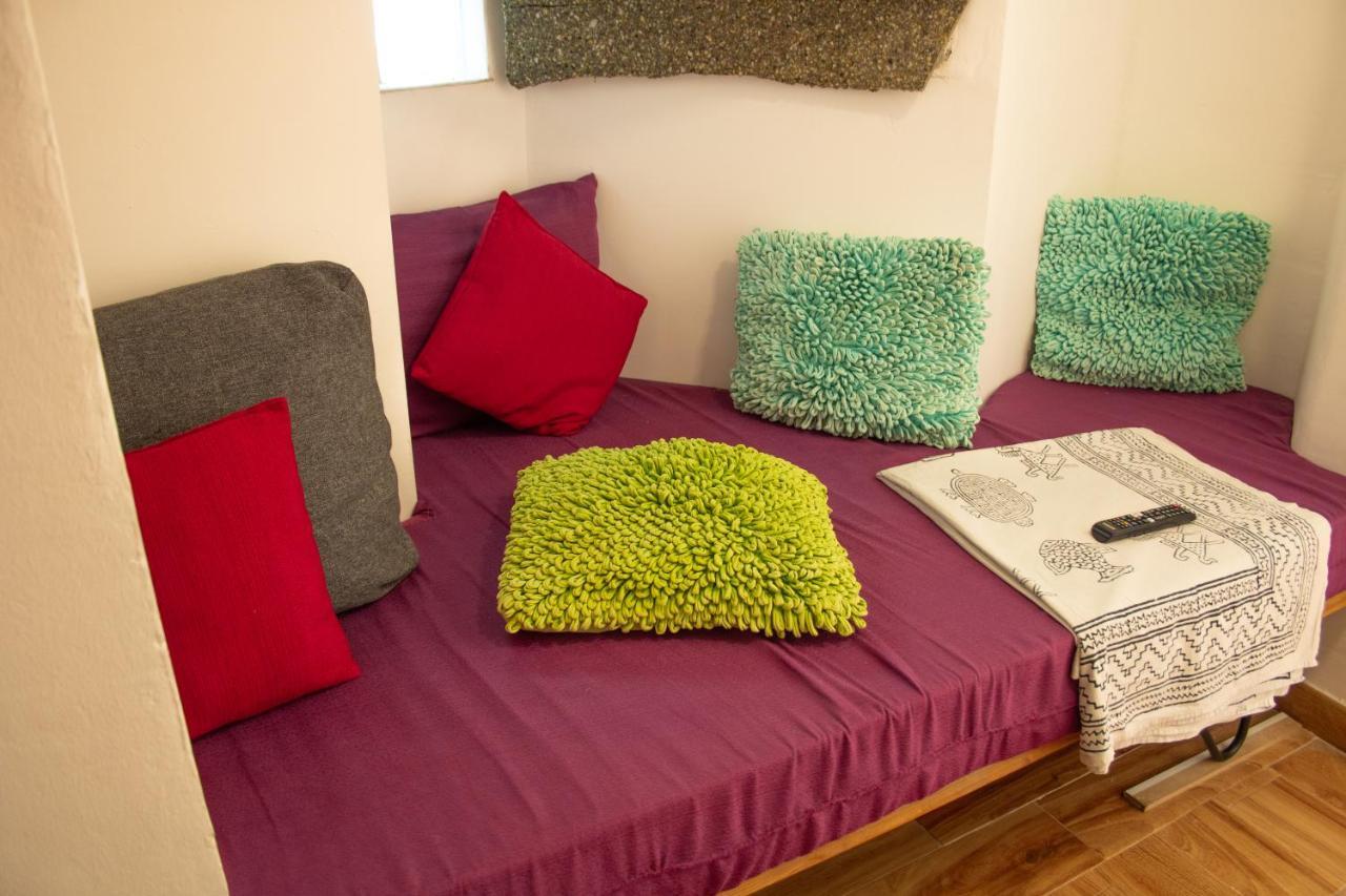 Malaguena Salerosa "Apartamento - Estudio Con Terraza" En Casa Tipica De 1 A 4 Dormitorios Malaga Ngoại thất bức ảnh