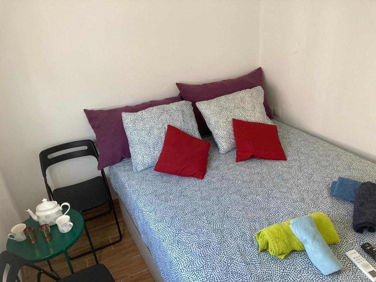 Malaguena Salerosa "Apartamento - Estudio Con Terraza" En Casa Tipica De 1 A 4 Dormitorios Malaga Ngoại thất bức ảnh