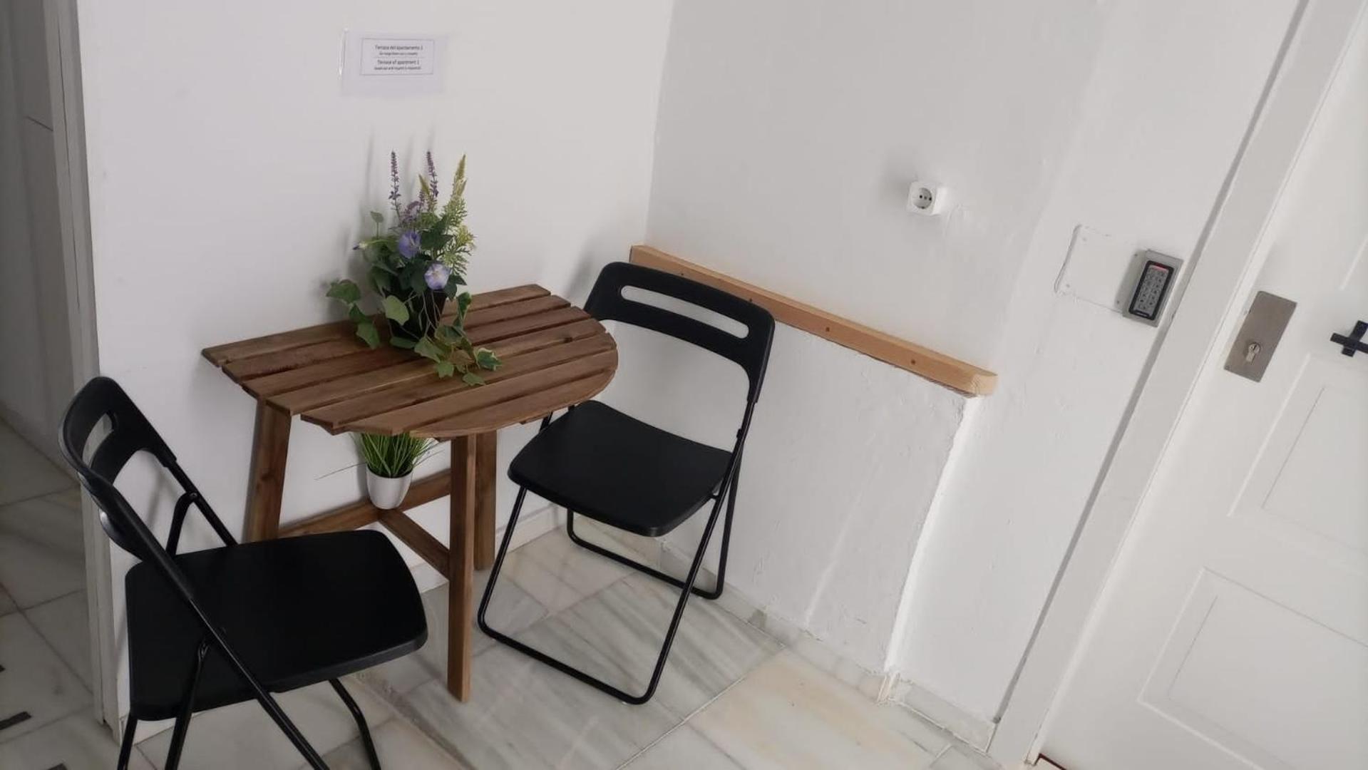 Malaguena Salerosa "Apartamento - Estudio Con Terraza" En Casa Tipica De 1 A 4 Dormitorios Malaga Ngoại thất bức ảnh